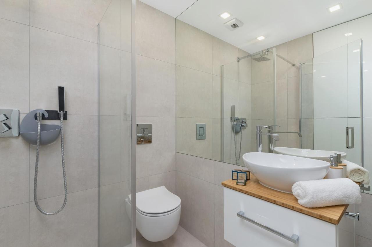 City Centre & Modern Quiet Apartment With Parking By Renters Prestige كراكوفيا المظهر الخارجي الصورة